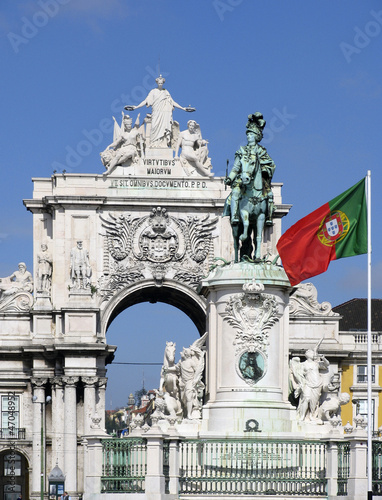 Triumphbogen an der Praca do Comercio in Lissabon
