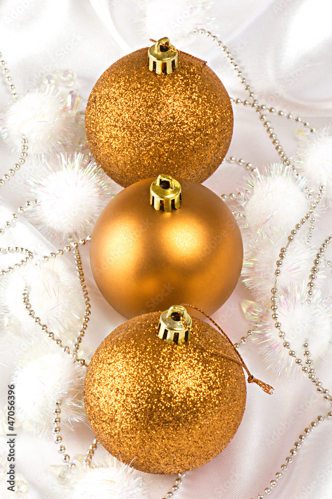 Fototapeta premium Gold Christmas baubles