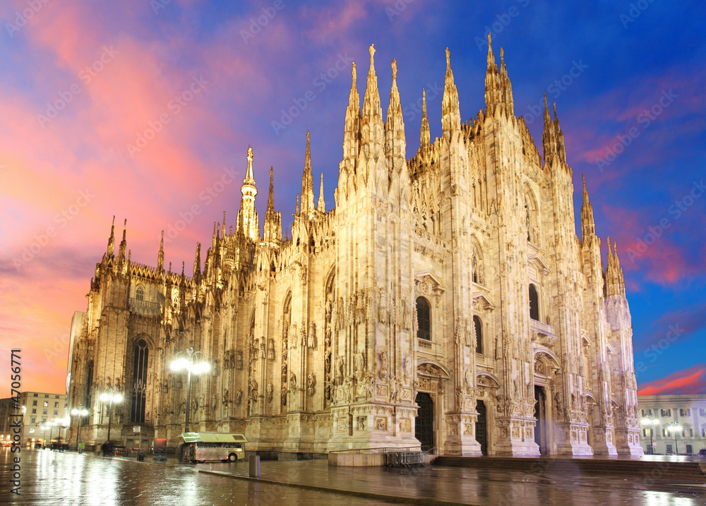 Fototapeta premium Kopuła katedry w Mediolanie - Włochy