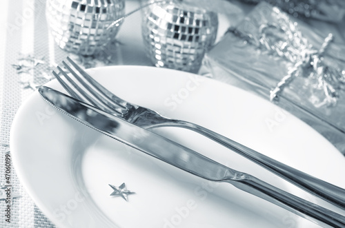 place setting for christmas with star