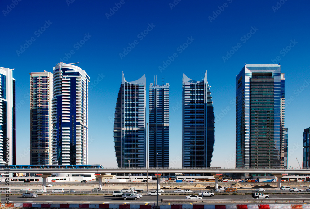 Obraz premium A new metro line overlook the busy Sheikh Zayed Road in Dubai