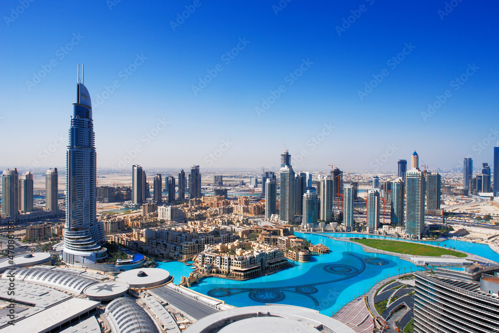 Obraz premium Centrum Dubaju to popularne miejsce zakupów i zwiedzania