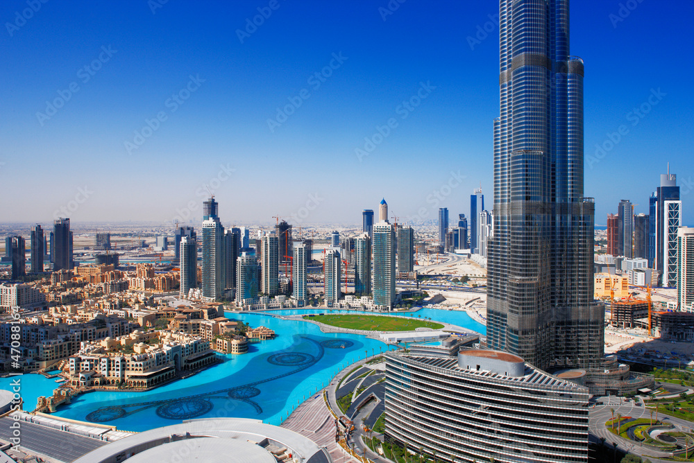 Fototapeta premium Centrum Dubaju to popularne miejsce zakupów i zwiedzania