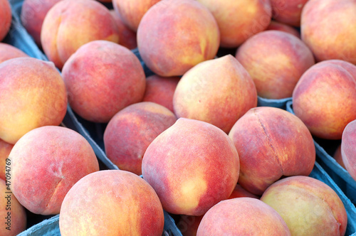 apricots in farmer market