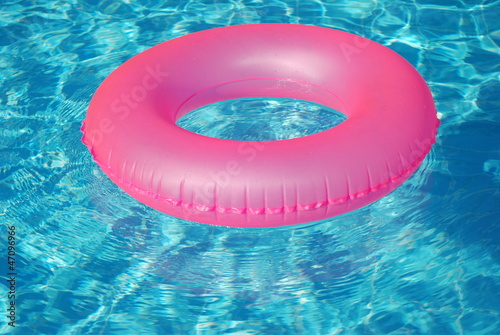 Schwinnreifen Schwimmhilfe rosa pink swimmingpool