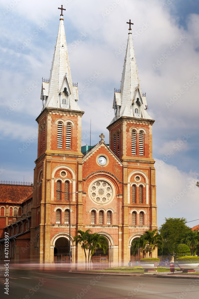 Fototapeta premium Notre-dame church in Saigon