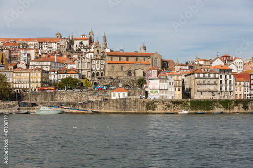 View of Porto city at the riverbank (Ribeira quarter) and wine b © Andrei Starostin