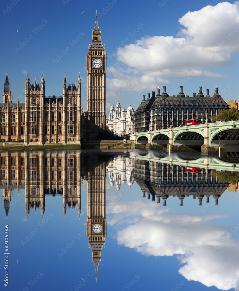 Fototapeta premium Big Ben with bridge in London, UK