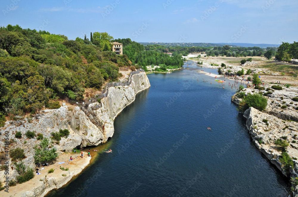 Il fiume Gardon dal Pont du Gard, Linguadoca Roussillon, Francia