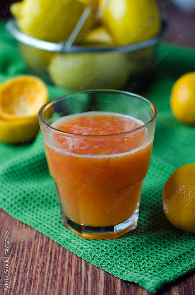 Freshly squeezed tangerine, lemon juice Freshly squeezed tangerine, lemon juice