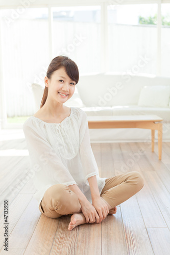 Free Download Beautiful young woman relaxing in the room - GFXLoad