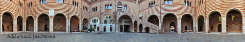Fototapeta Naklejka Na Ścianę i Meble -  Verona, cortile mercato vecchio a 360 gradi