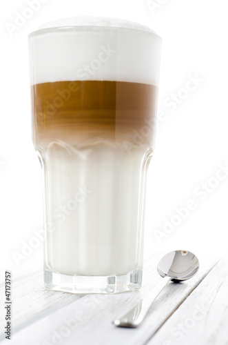 Latte Macchiato im Glas photo