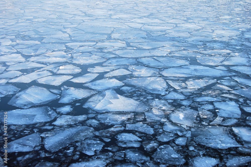 Obraz premium Floating plates of ice