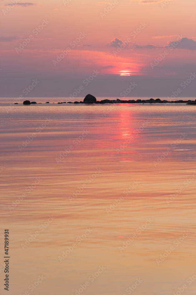 Pinky sunsetat sea