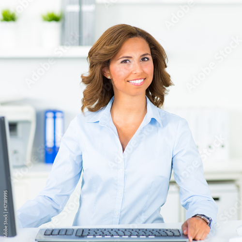 geschäftsfrau am computer © Racle Fotodesign