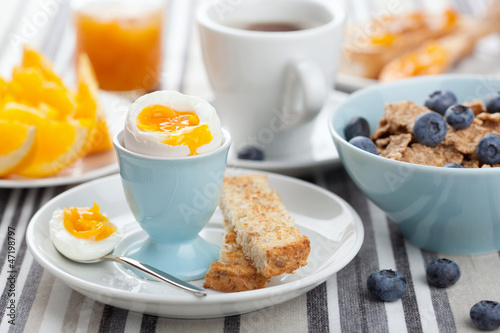 Obraz na płótnie healthy breakfast with egg w salonie