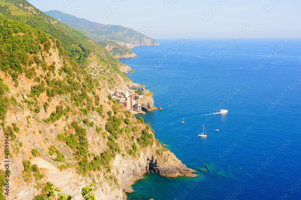 Fototapeta premium Bright Cinque Terre scenery