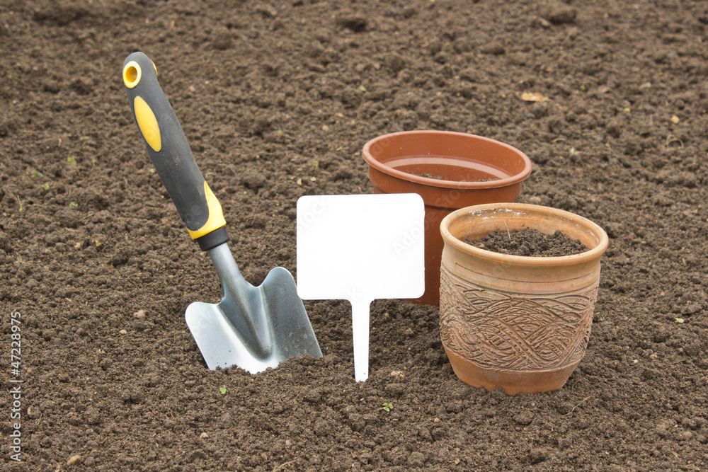 Scoop and pots for seedlings with a nameplate Scoop and pots for seedlings with a nameplate