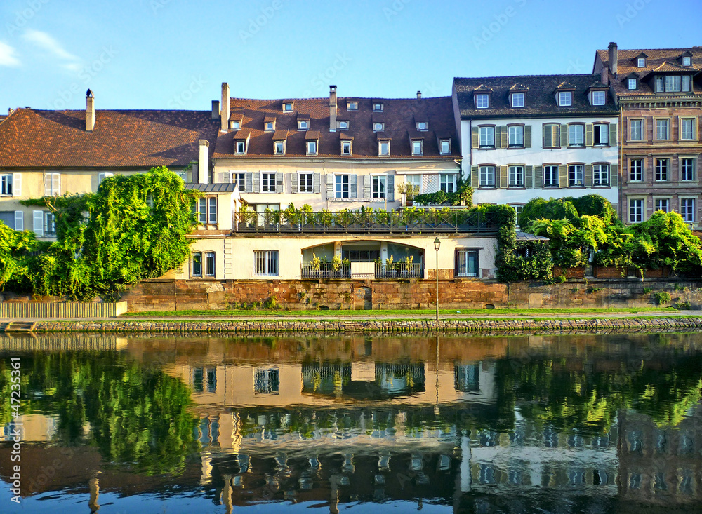 habitations sur les quais à Strasbourg
