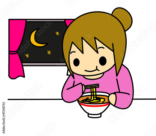 夜食を食べる女性