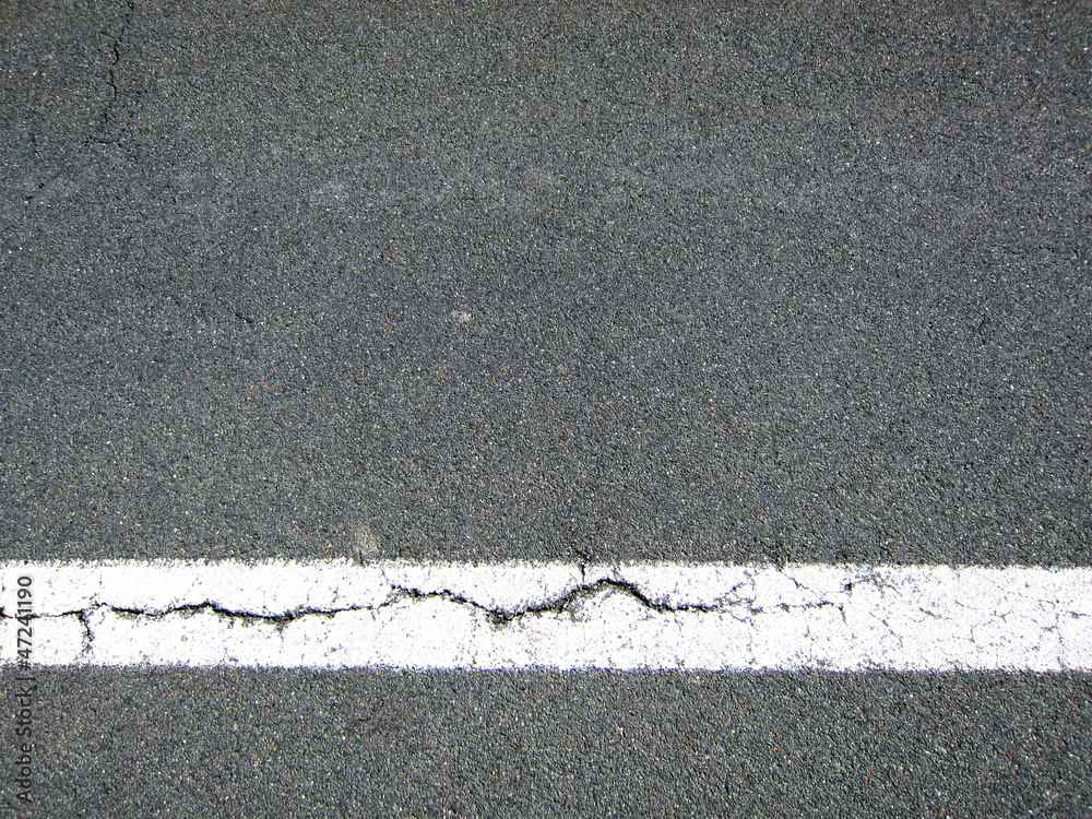 Fototapeta premium Riss in der Straße 1, Straßenmarkierung, Hintergrund