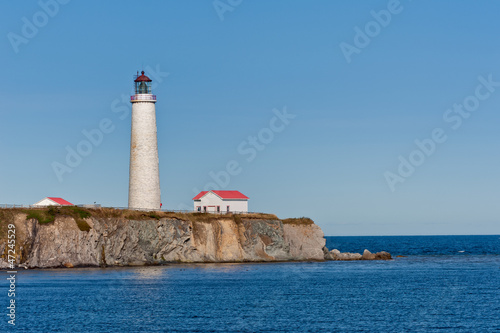Cap des rosiers lighthouse during a cloudless day