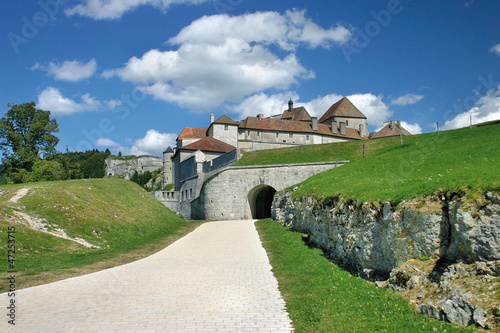 L'entrée du chateau de Joux dans le Doubs