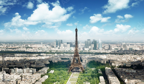 Eiffel tower in Paris, France © Iakov Kalinin