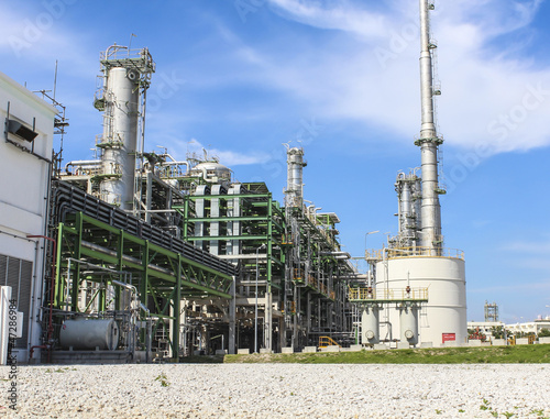 Cuadro en lienzo Petro and chemical plant