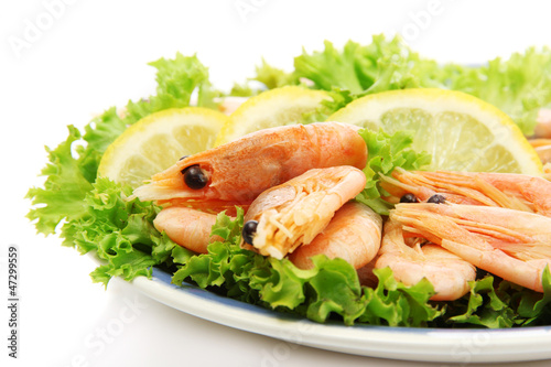Boiled shrimps with lemon and lettuce leaves