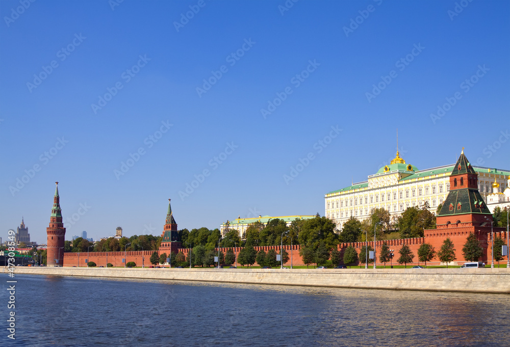  Moscow Kremlin  and   Moskva River