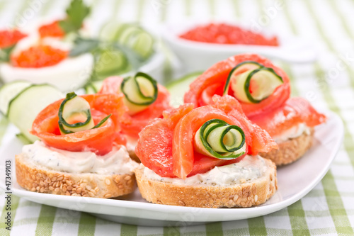 sandwiches with salmon and cream cheese