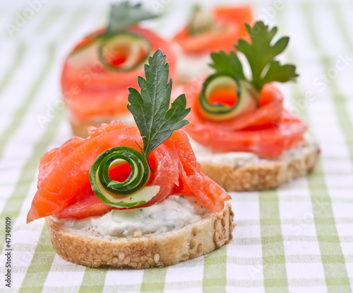 sandwiches with salmon