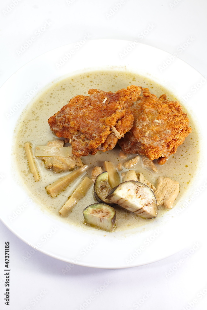 Fried chicken with green curry Fried chicken with green curry