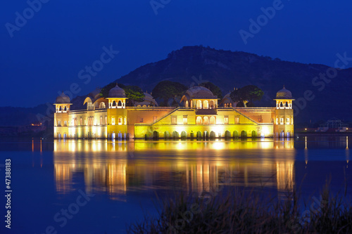 The palace Jal Mahal at night © photoff