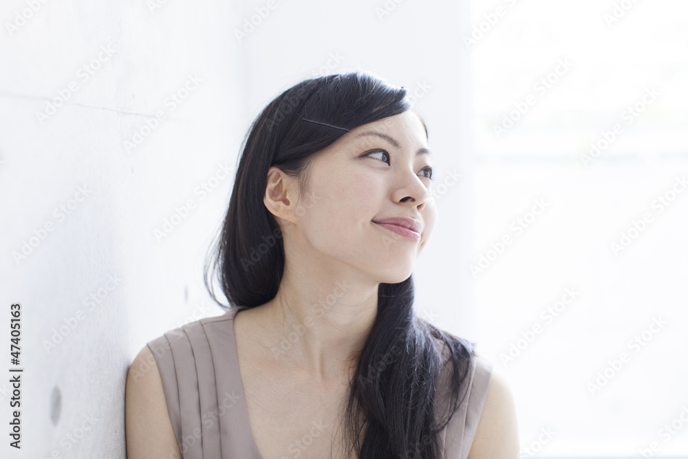 リラックスする女性 リラックスする女性