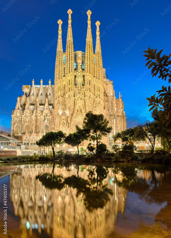 Fototapeta premium Sagrada Familia nocą, Barcelona