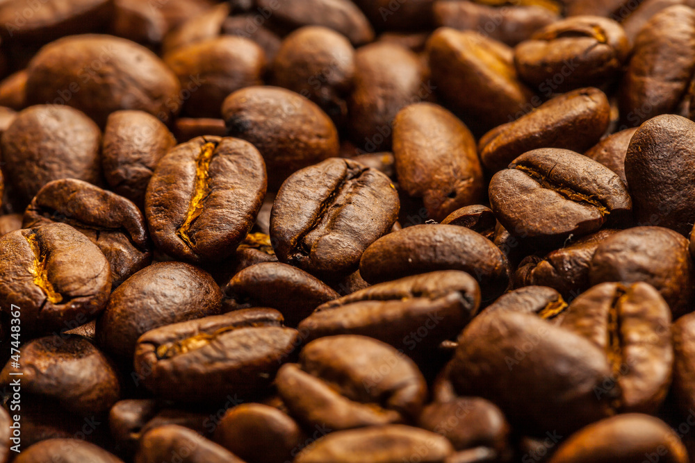 Naklejka premium palona kawa ziarnista