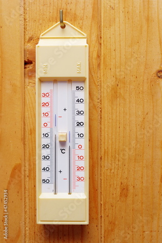 Obraz na płótnie thermometer oa wooden wall