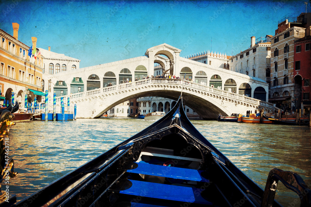 Gondola sotto il ponte di Rialto - Venezia