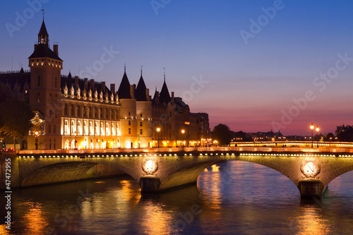 Paris by night, Seine River Bridge © Song_about_summer