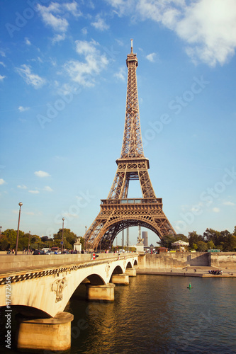 Paris, Eiffel Tower © Song_about_summer