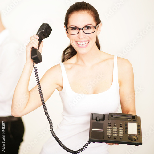 Hübsche Frau mit Telefon photo