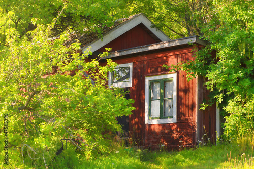 Fototapeta Naklejka Na Ścianę i Meble -  Red wooden summerhouse