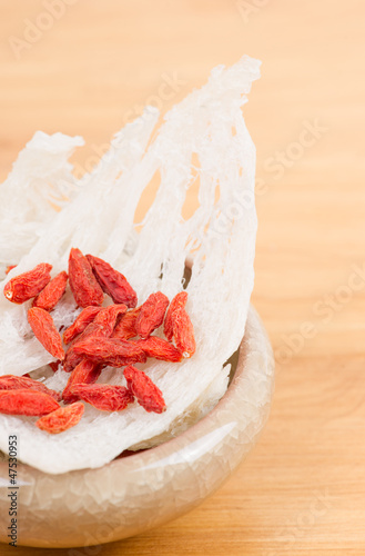 Edible bird's nest with chinese wolfberry fruit