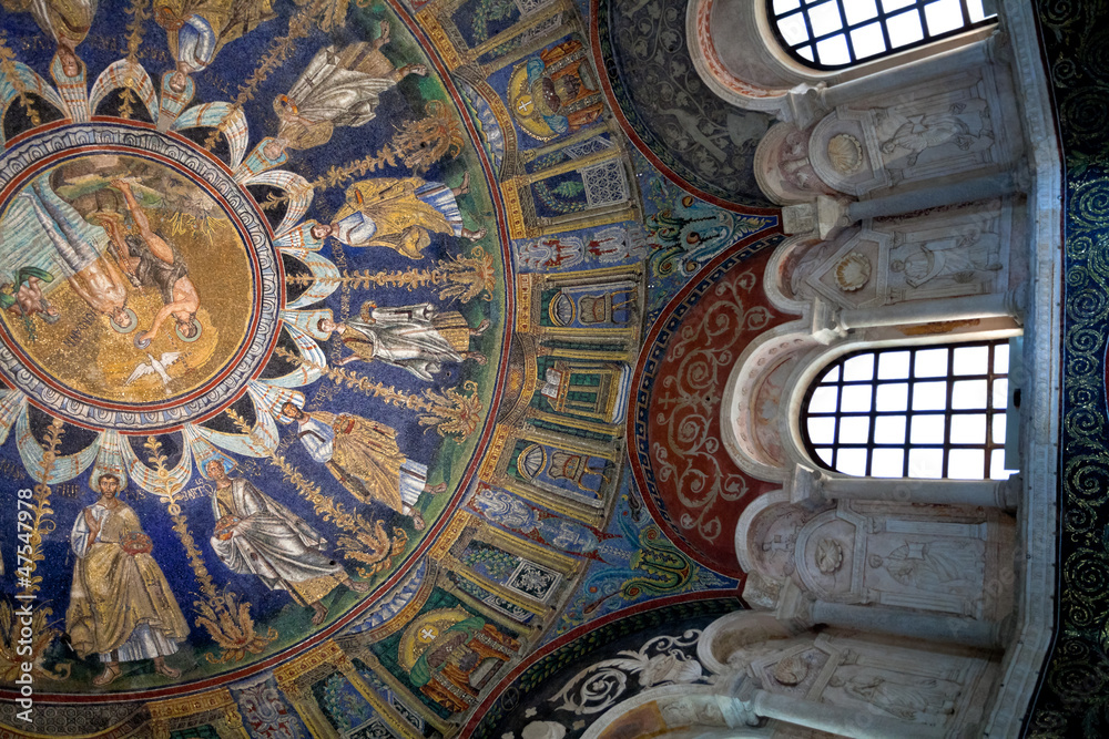 Mosaic and stuccoes of the neoniano Baptistery