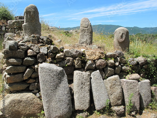 Steinwall aus Menhiren, Filitosa, Korsika photo