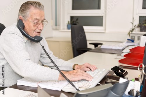 Foto Grandpa in the Office