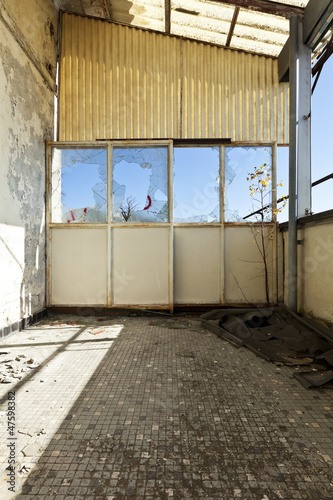 Fototapeta Naklejka Na Ścianę i Meble -  abandoned building, veranda